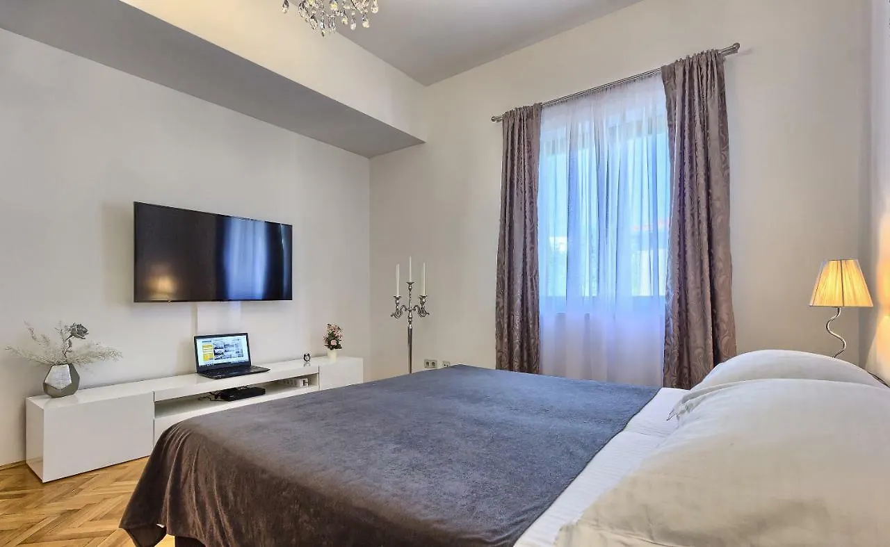 Prestige Lux Apartments Split 0*,